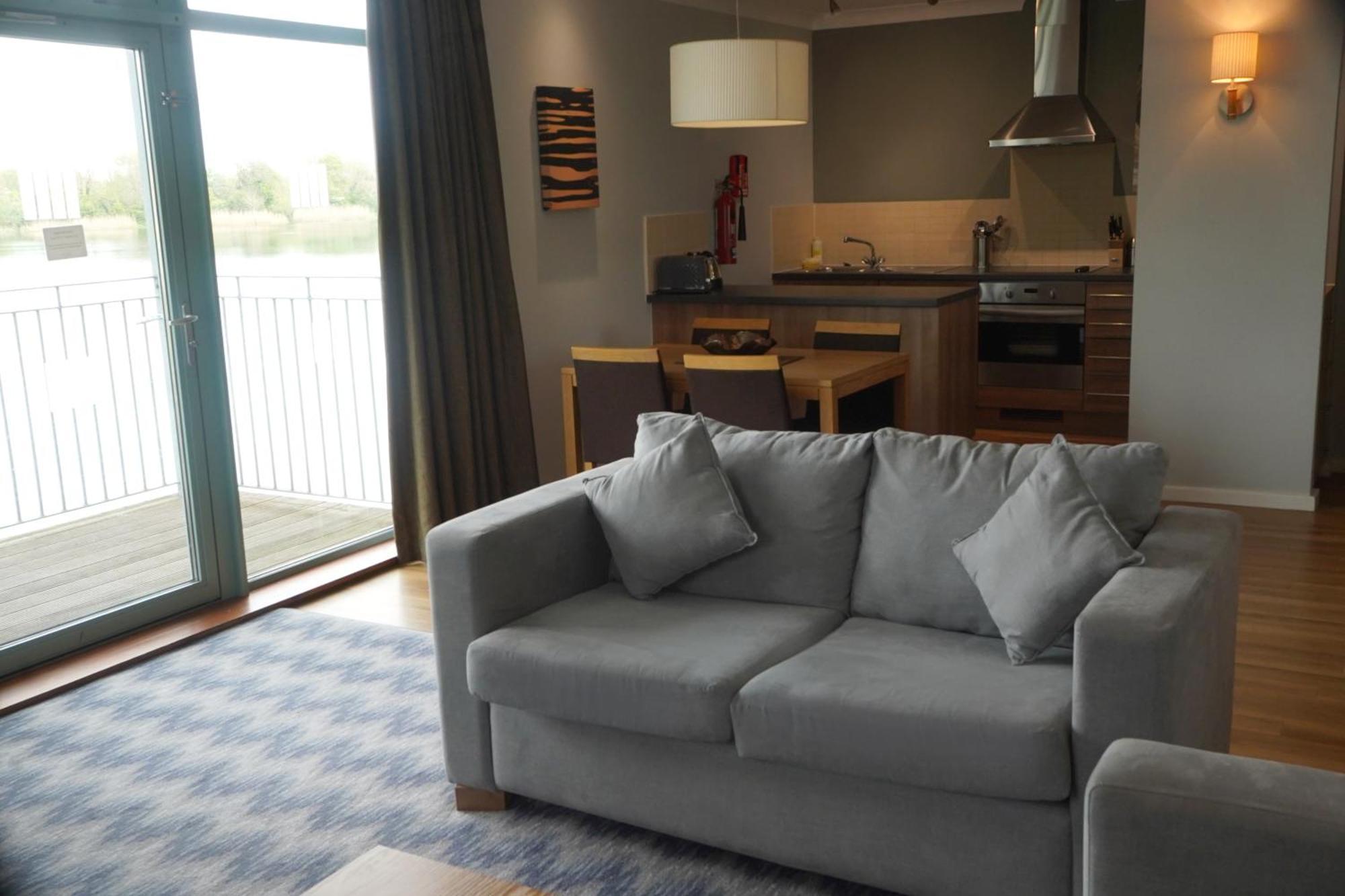 De Vere Cotswold Water Park Apartments Cirencester Eksteriør bilde