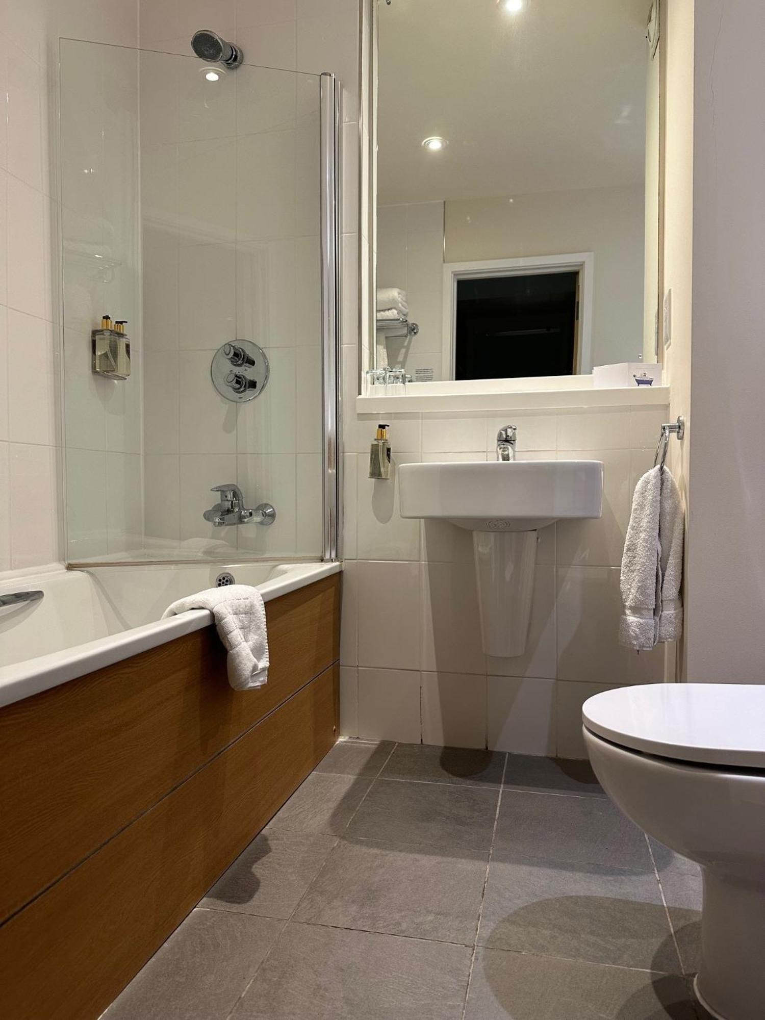 De Vere Cotswold Water Park Apartments Cirencester Eksteriør bilde